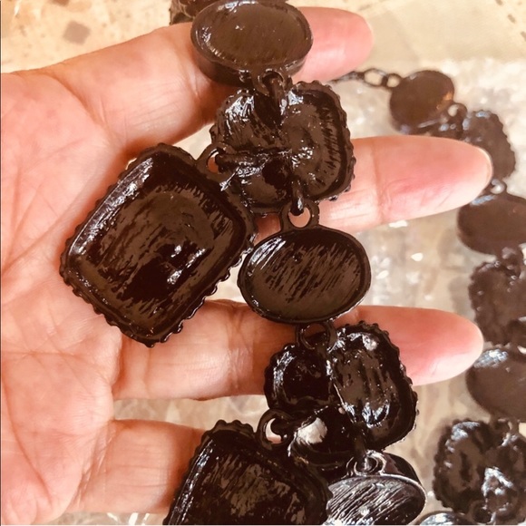 Red Neclace - Picture 6 of 6